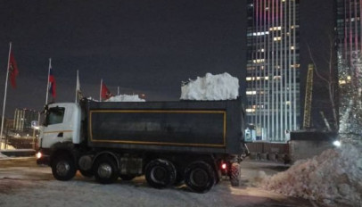 Вывоз снега с "Экспоцентра" в Москве 